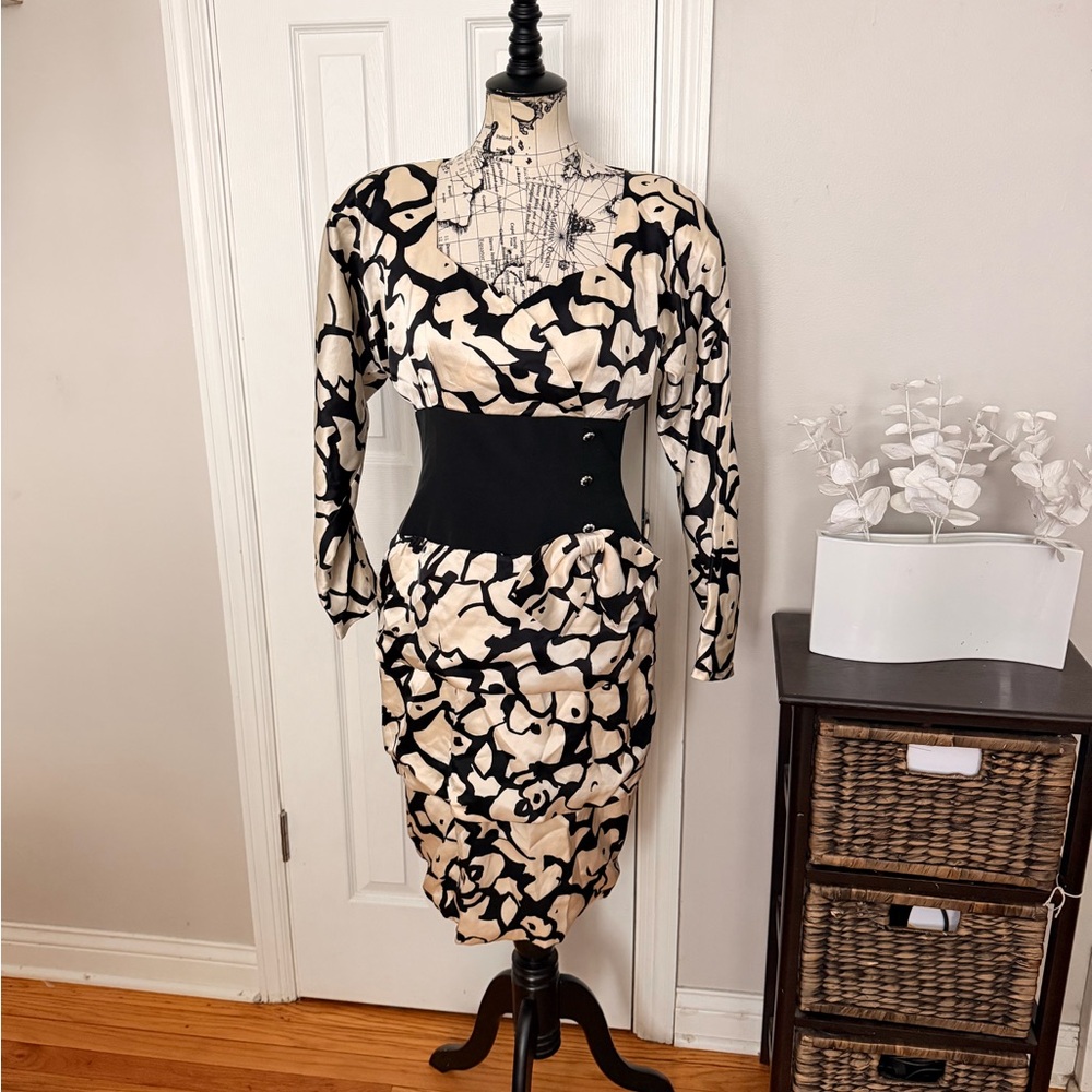 Vintage 100% Silk Bow long sleeve abstract black/cream 80s dress tailored 10